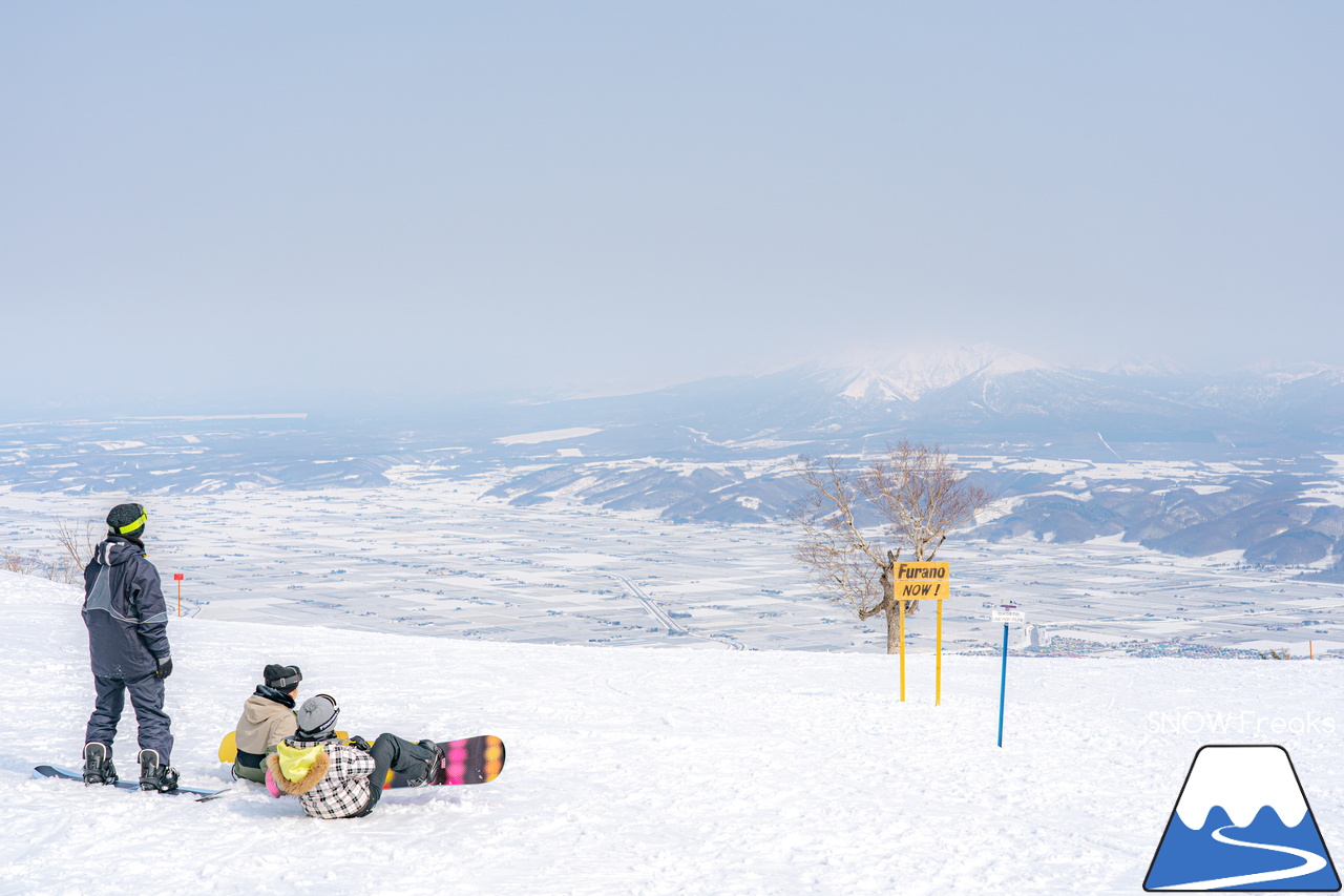 富良野スキー場｜2022-2023シーズンの『北の峰ゾーン』の営業は、3月21日（火・祝）まで。心ゆくまでロング滑走を楽しみましょう♪